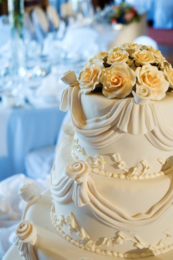 Wedding Budget Saving Tip 2 Have a wedding cake topper